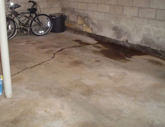 flooding-basement-floor-crack