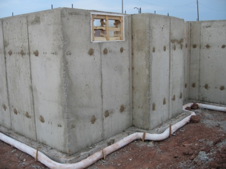 foundation_with_visible_tie_rod_holes_and_weeping_tile 2